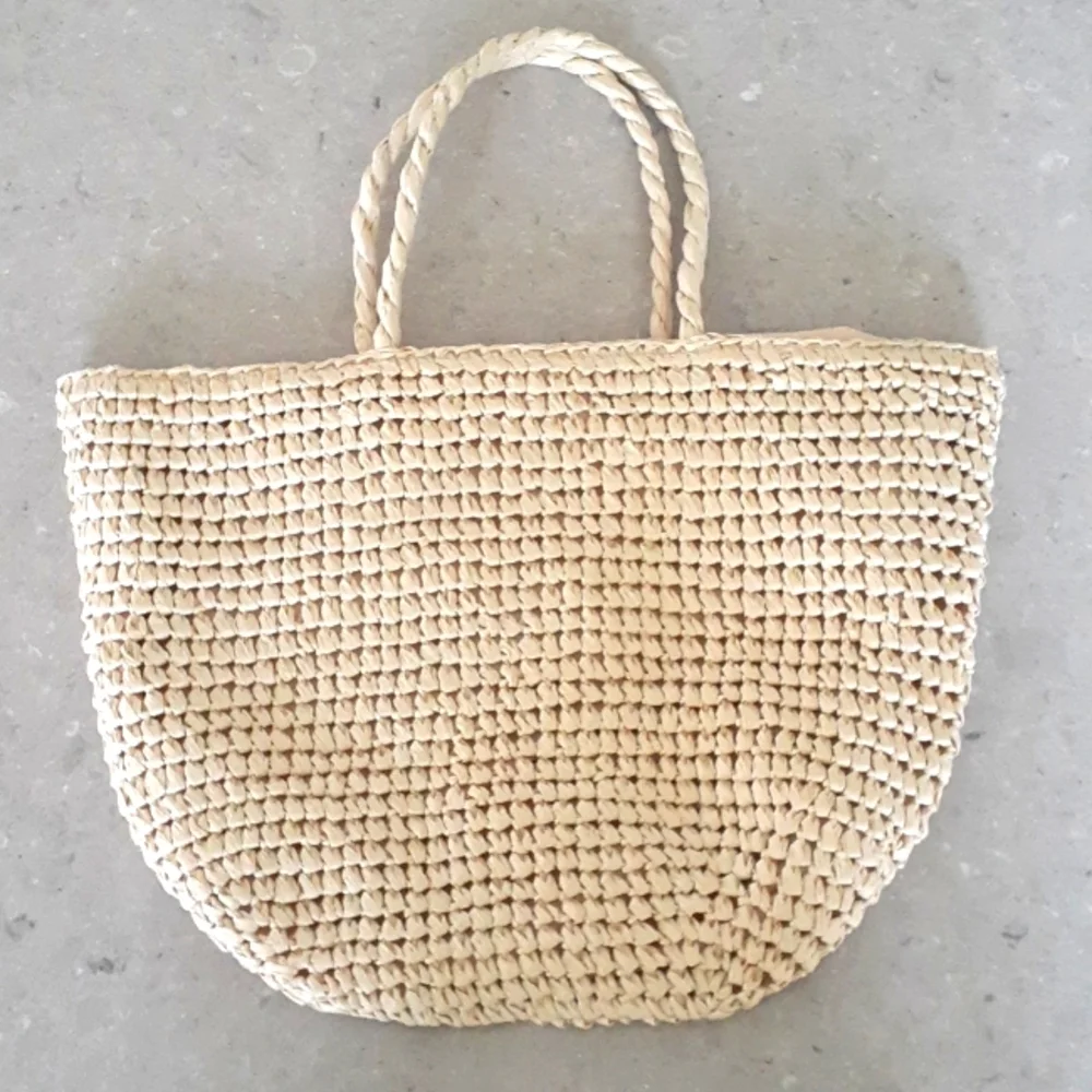 # Gap small straw tote with palm tree accent - Picture 4 of 7